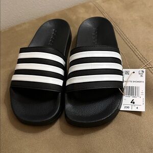 Adidas Adilette Shower K
Big Kids Size 4